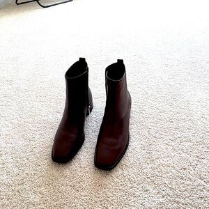 Women’s brand new chocolate brown all Leather Ankle Boot! Antonio Melanie 🤎